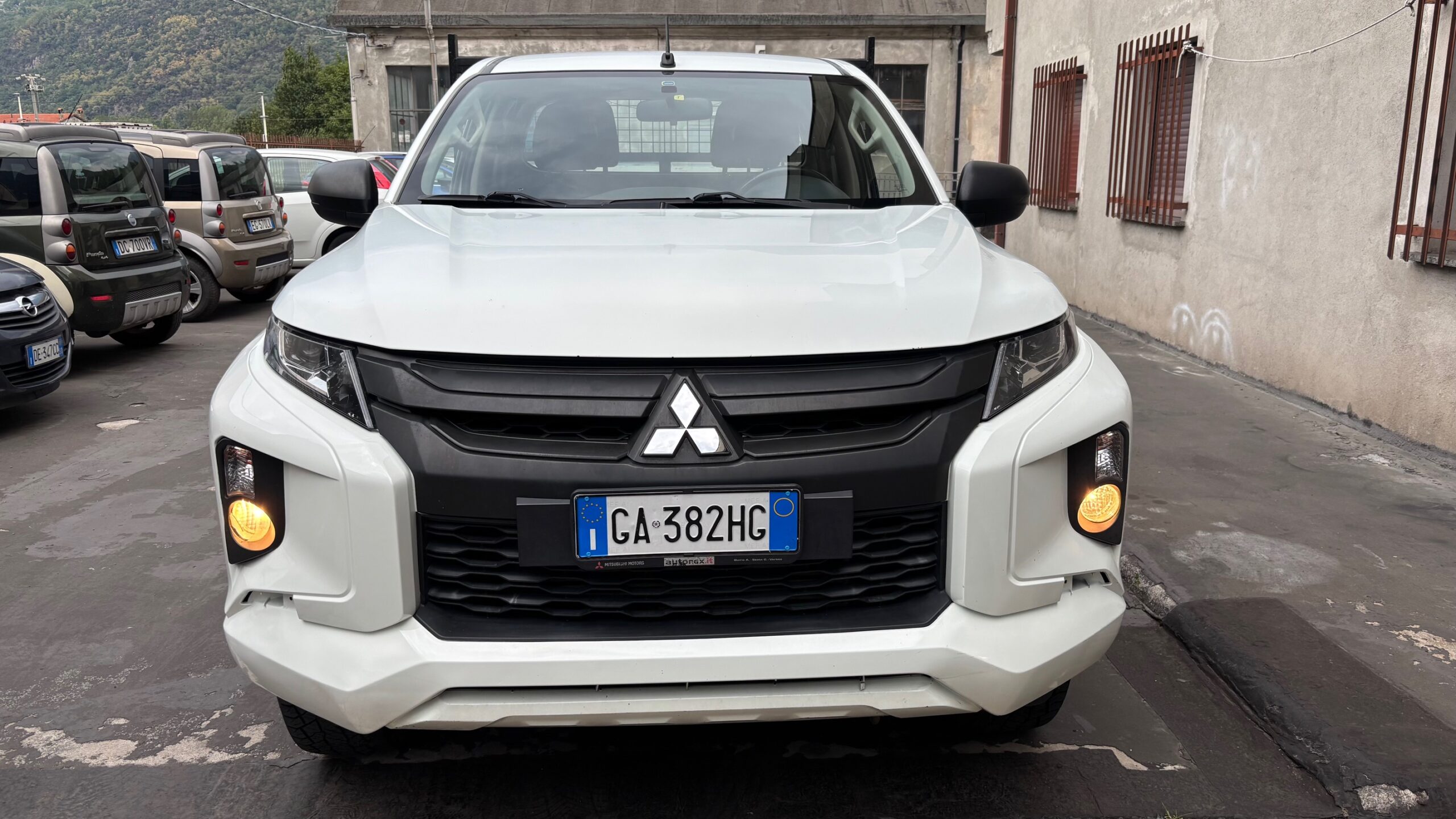 MITSUBISHI PICK-UP