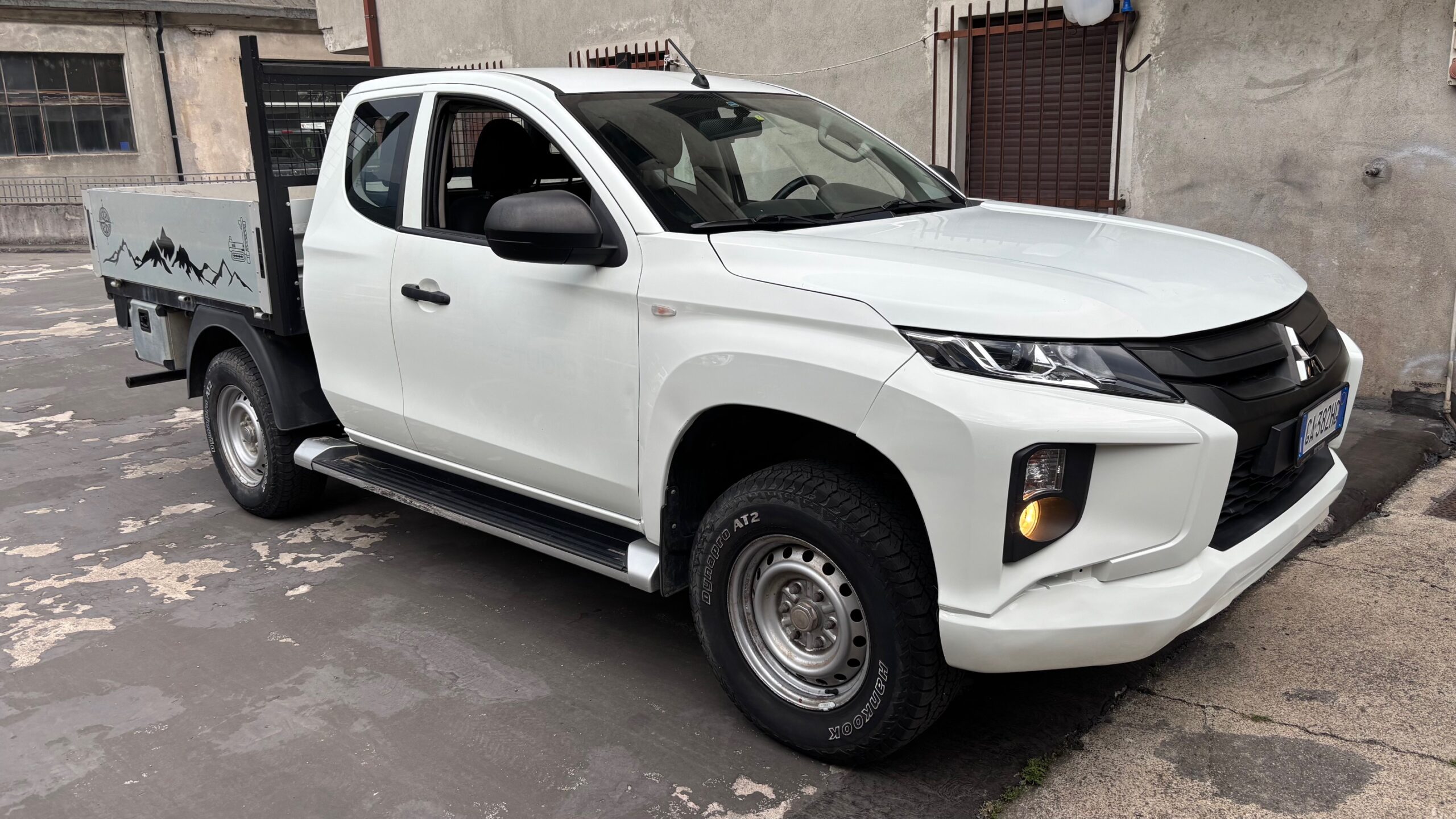 MITSUBISHI PICK-UP