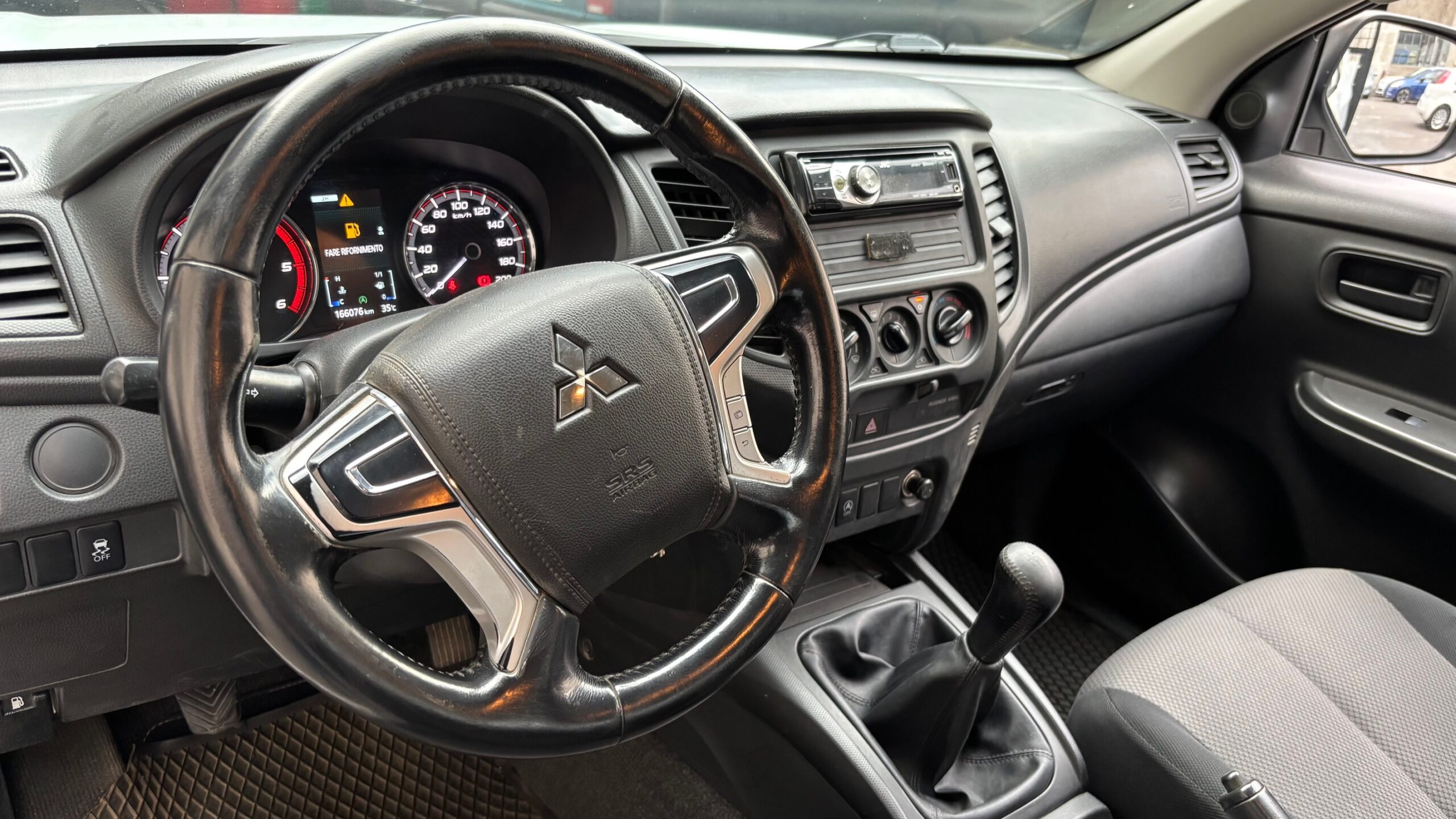 MITSUBISHI PICK-UP